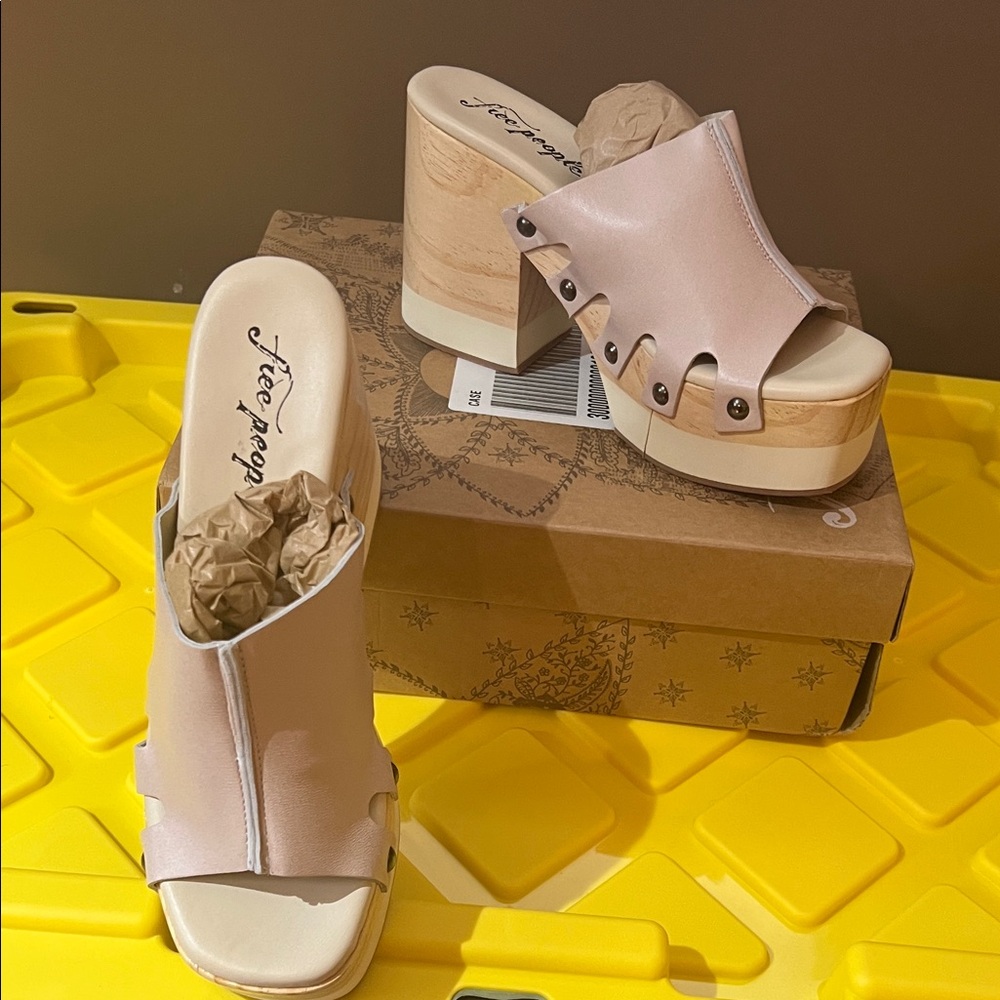 Free People Cassis Clog in Cloud Color Sz 38